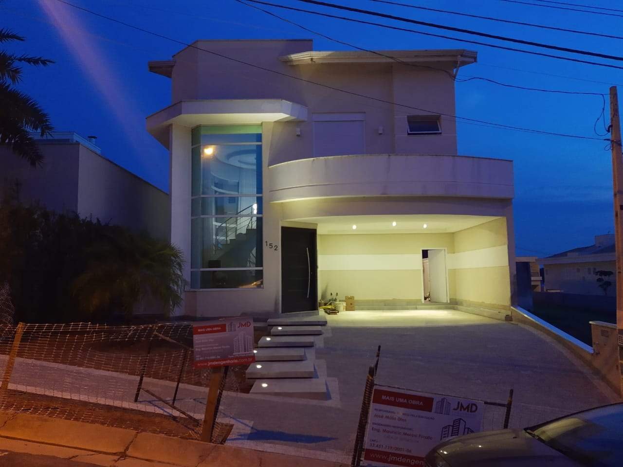 Residência contemporânea executada pela JMD Engenharia